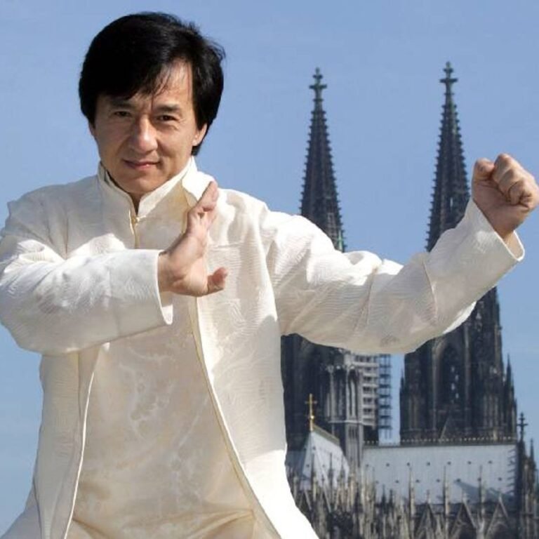 मौत के बाद जारी होगा जैकी चैन का गीत:स्कूल में 20 घंटों की कठोर ट्रेनिंग, 30 से ज्यादा चोटें झेलीं, 10 साल हॉलीवुड ने ठुकराया, ​फिर मिली कामयाबी