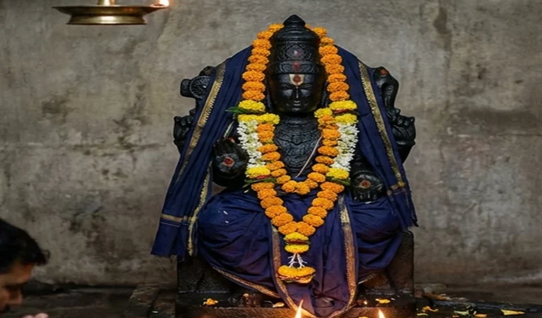 शनिवार को आजमाएं Lal Kitab के ये चमत्कारी टोटके, Horoscope में शनि देंगे Good Results