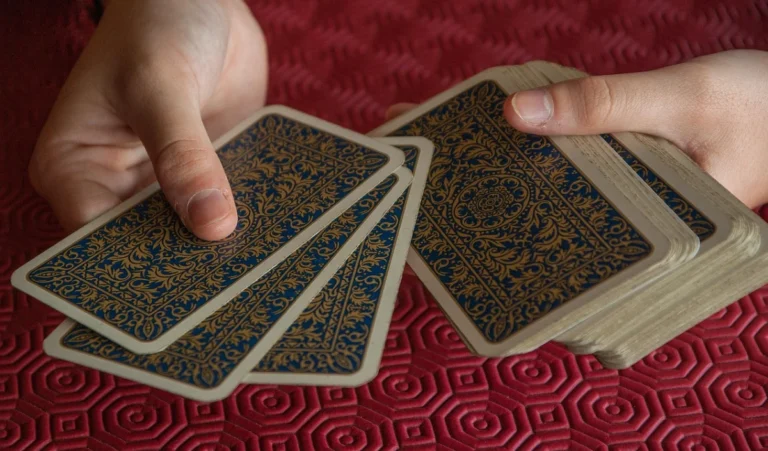 Tarot Horoscope: Valentine’s Week में प्यार की होगी परीक्षा या मिलेगी सफलता? जानें क्या कहते हैं सितारे।