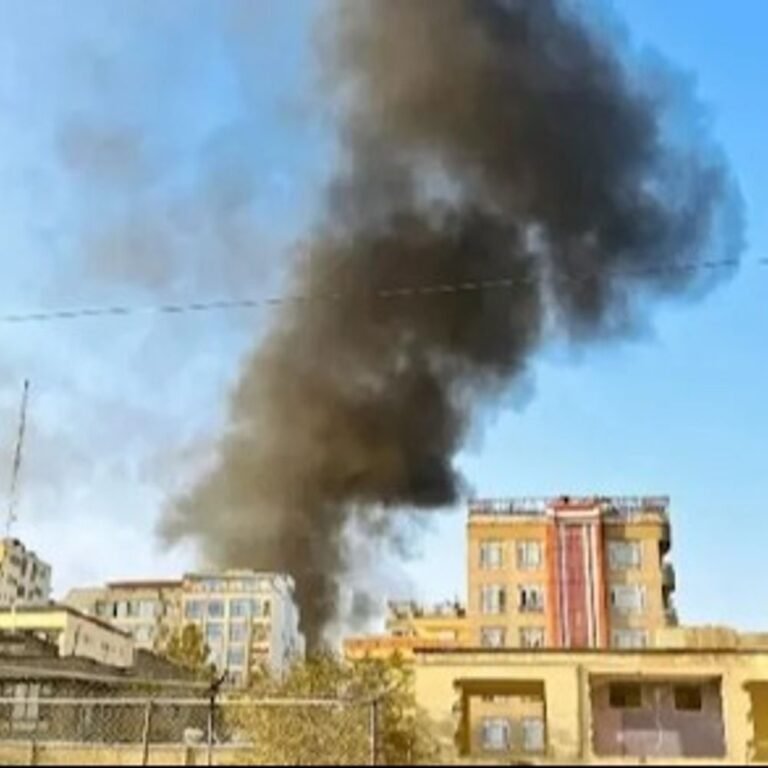 पाकिस्तान की अफगानिस्तान पर एयरस्ट्राइक, कई लोगों की मौत:TTP के सात कैंपों को निशाना बनाया; PAK बोला- आत्मघाती हमलों का बदला लिया