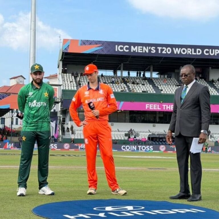 टी-20 वर्ल्ड कप का पहला मैच, PAK vs NED:नीदरलैंड का पहला विकेट गिरा, ओडाउड को सलमान मिर्जा ने आउट किया