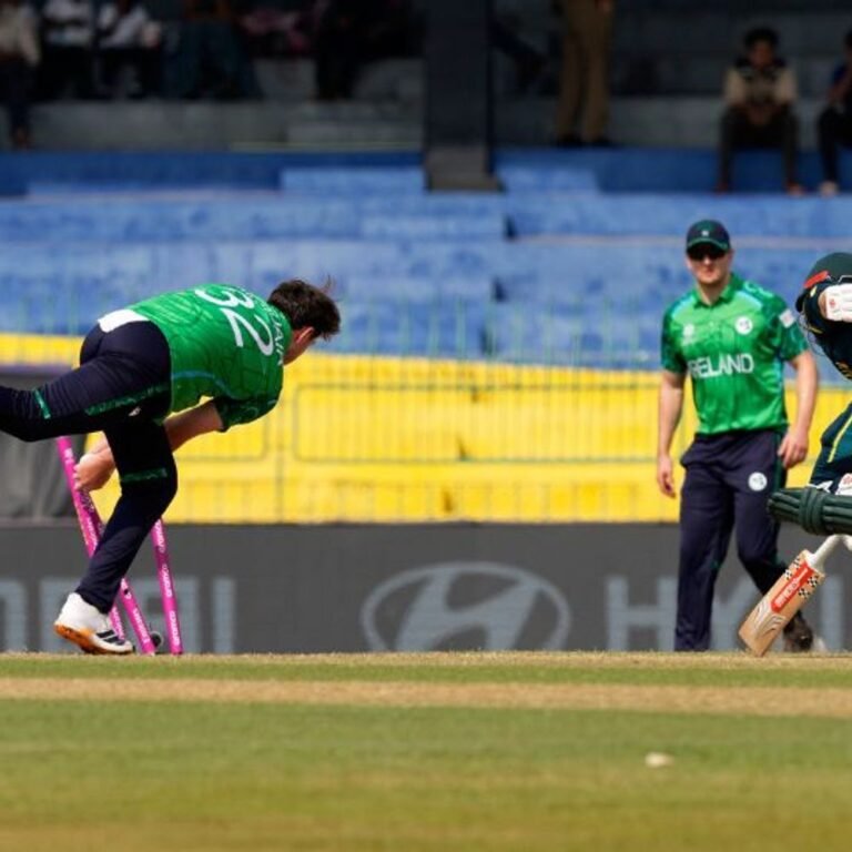 टी-20 वर्ल्डकप, ऑस्ट्रेलिया का 5वां विकेट गिरा:मैट रैनशॉ 37 रन बनाकर आउट, आयरलैंड के हम्फ्रीज ने फिफ्टी पार्टनरशिप ब्रेक की