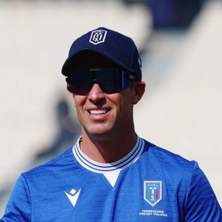 टी-20 वर्ल्डकप- इंग्लैंड ने पावरप्ले में 2 विकेट गंवाए:बटलर के बाद सॉल्ट आउट, मोस्का ने डाइविंग कैच पड़ा; इटली के खिलाफ इंग्लैंड 54/2