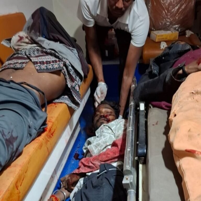 बालोद में खड़ी ट्रक से टकराई बाइक, तीन की मौत:जमही टोल प्लाजा के पास हुआ हादसा, कुसुमकसा से लौट रहे थे गांव, ड्राइवर फरार