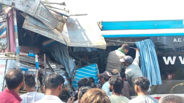 CG Road Accident: रायपुर-बिलासपुर NH 130 पर भीषण हादसा, बस-ट्रेलर की टक्कर में 4 की मौत; कई घायल