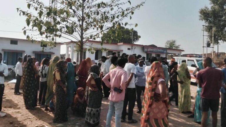 रीवा में बेटी के जन्मदिन की खुशी पर भारी पड़ी ‘बच्चा चोर’ की अफवाह, चॉकलेट बांट रहे ड्राइवर को ग्रामीणों ने घेरा!