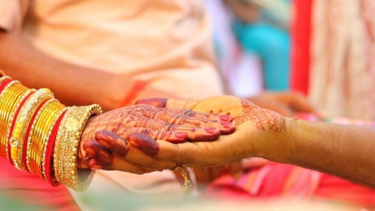 चौथी शादी की तैयारी में था पति, महिला आयोग ने लगाई रोक, सुनवाई में पत्नी ने खोली पोल