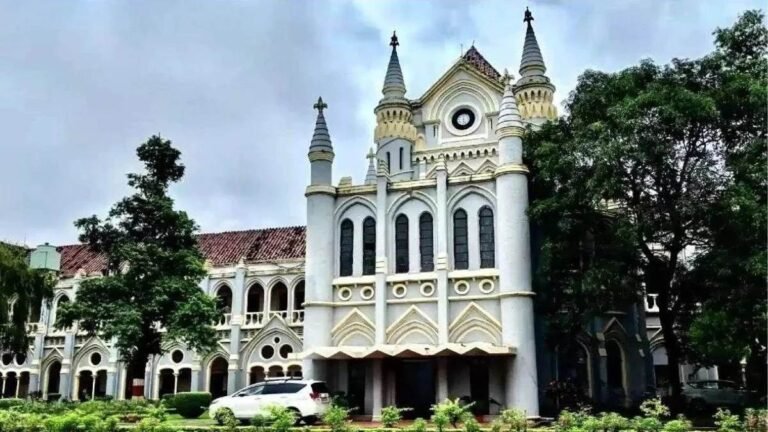 भोपाल के राम राजा कॉलेज के छात्रों की जीत, ओटीपी की समस्या से अटका था एडमिशन; हाई कोर्ट ने कहा- पूरी करें प्रक्रिया