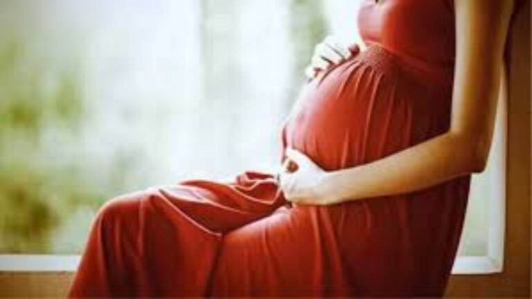 प्रसूताओं के भुगतान में देरी पर गिरी गाज, रीवा और सीधी के तीन अफसरों का कटेगा वेतन