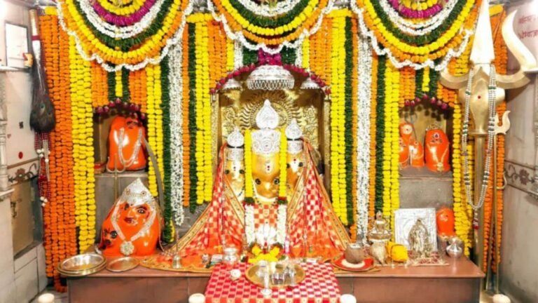 यूपी के डिप्टी सीएम पहुंचे पीताम्बरा सिद्ध पीठ, पूर्व राष्ट्रपति से लेकर पीएम मोदी और राहुल तक लगा चुके हैं यहां हाजिरी