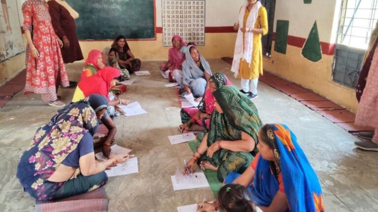 बचपन का अधूरा सपना 62 की उम्र में सच, पोती के साथ बैठकर पढ़ीं दादी, अब अपना नाम खुद लिखेंगी बसु बाई