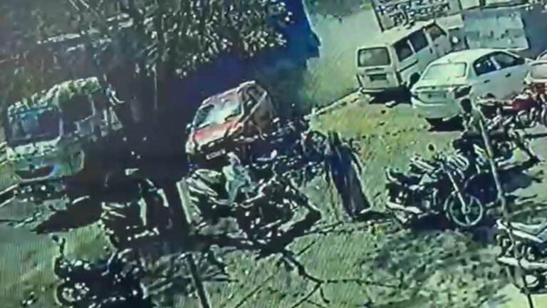 बिना ड्राइवर दौड़ा डंपर… दो छात्राओं को कुचला, एक की मौत, दूसरी गंभीर, MP के राजगढ़ की घटना