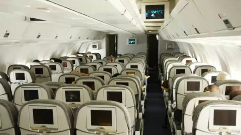 हवाई जहाज में क्यों नहीं होती 13 नंबर की सीट? जानिए इसके पीछे का दिलचस्प कारण
