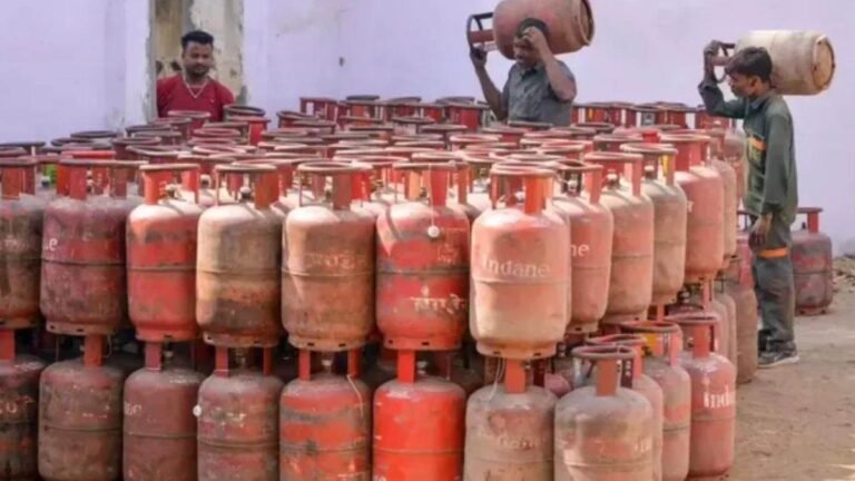भोपाल में बुकिंग के बाद भी 5 से 6 दिन तक नहीं हो रही सिलेंडर की डिलीवरी, गैस एजेंसियों पर उपभोक्ताओं की भीड़