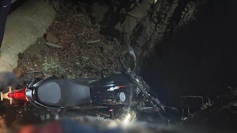 MP के मंडला जिले में देर रात जर्जर पुल से नीचे गिरी बाइक, चार युवकों की मौत