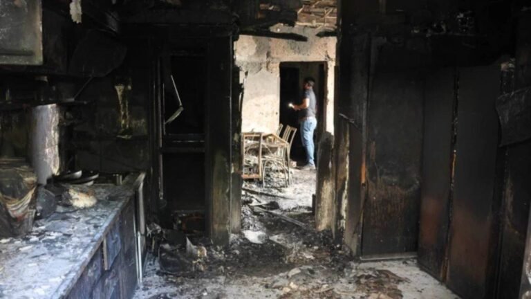 इंदौर अग्निकांड: पोस्टमार्टम रिपोर्ट में बड़ा खुलासा, पुलिस जिसे बच्चे का शव समझकर ले गई थी, वह सोफे का फोम निकला