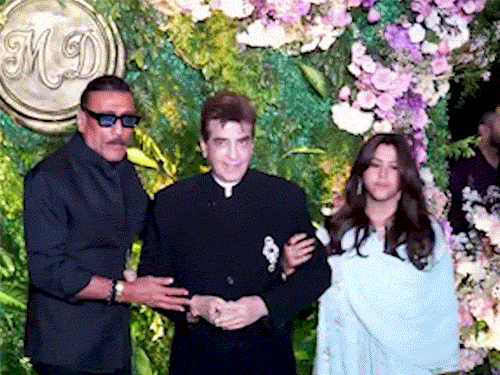 पिता के हॉस्पिटलाइजेशन के बाद सलमान की पहली पब्लिक अपीयरेंस:ट्रेड एनालिस्ट के बेटे की प्री-वेडिंग सेरेमनी में पहुंचे, ऋतिक रोशन, आमिर समेत कई सेलेब्स पहुंचे