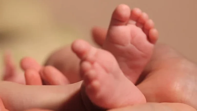 गुस्से में चार माह के मासूम को जमीन पर पटका, मौत, छत्‍तीसगढ़ के सूरजपुर की घटना