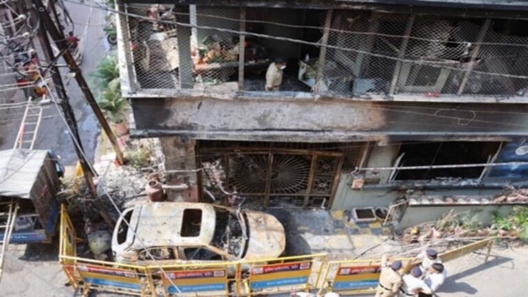 इंदौर अग्निकांड : खतरनाक हो चुका है ‘अर्हम विला’, जर्जर हो गईं दीवारें; अधिकारियों ने की जांच