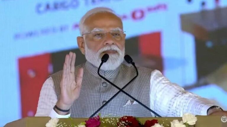 ‘हर दो मिनट में एक फ्लाइट, सपा ने नोएडा को बनाया लूट का ATM’, जेवर इंटरनेशनल एयरपोर्ट के उद्घाटन पर बोले पीएम मोदी