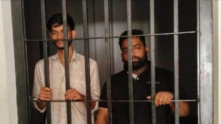 एटीएम में नकली नोट जमा करने की कर रहे थे कोशिश, मशीन ने पकड़ी साजिश, दो युवक गिरफ्तार