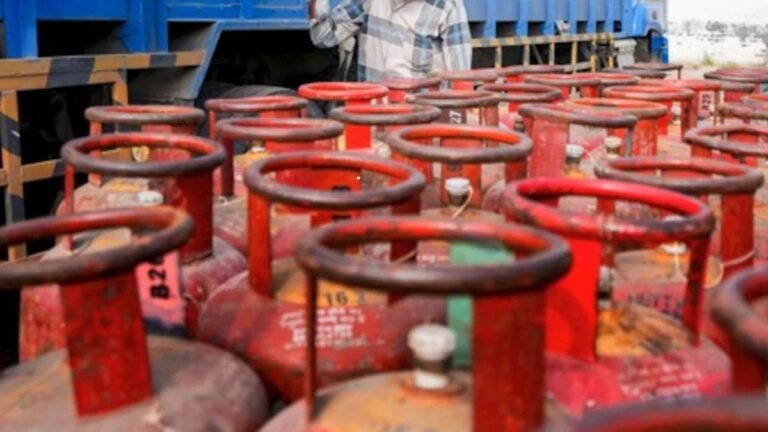 छत्तीसगढ़ में 3,841 सिलिंडरों की जब्ती और 97 एफआइआर दर्ज, कंटेनरों में पेट्रोल-डीजल देने पर रोक