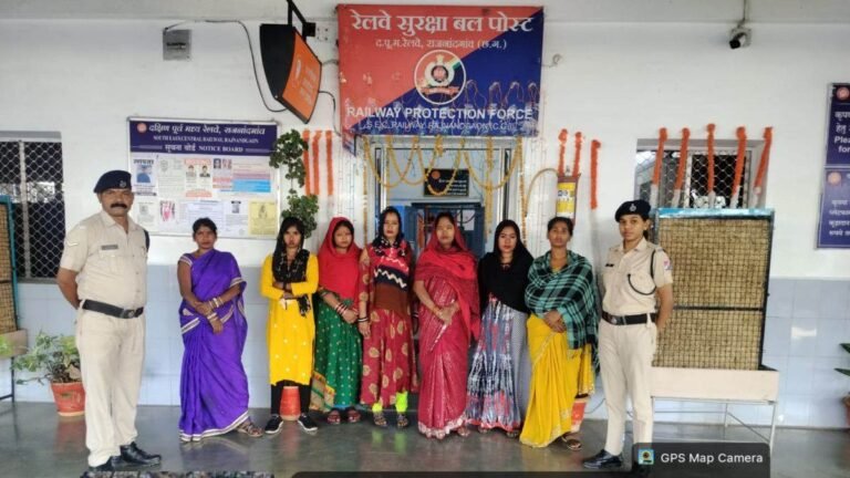 राजनांदगांव में ट्रेन में किन्नर बनकर यात्रियों से वसूली कर रही थीं महिलाएं, RPF ने 7 को दबोचा
