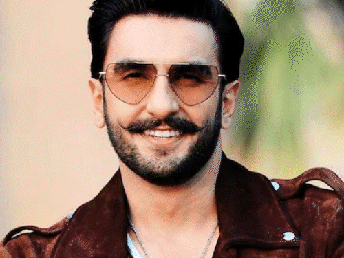 धुरंधर एक्टर रणवीर को विक्की कौशल ने किया रिप्लेस:साउथ सुपरस्टार धनुष के ड्रीम प्रोजेक्ट में नई एंट्री, एस शंकर करेंगे फिल्म का निर्देशन