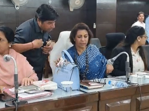 हरियाणा महिला आयोग के सामने पेश नहीं हुए सिंगर बादशाह:चेयरमेन बोलीं- दोपहर तीन बजे तक का समय; नहीं आए तो कड़ा एक्शन लेंगे