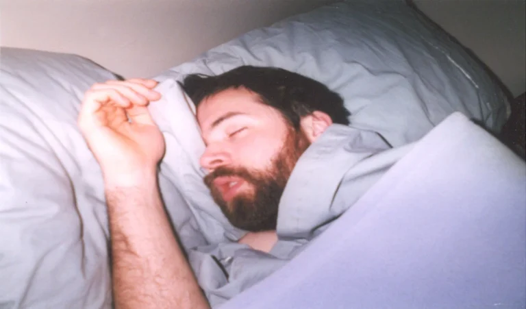 Dream Astrology: क्या ऊंचाई से गिरने वाले Dream देते हैं भविष्य का Warning Sign? Astrology से समझें मतलब