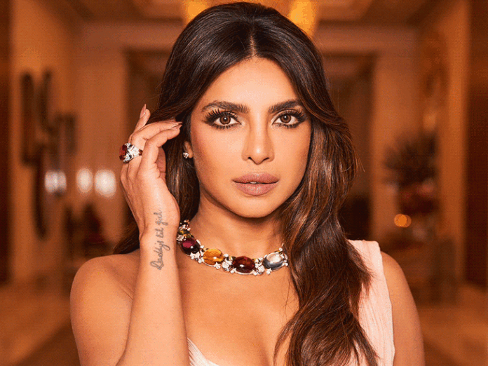 प्रियंका चोपड़ा ने बताई बॉलीवुड छोड़ने की वजह:कहा- खराब माहौल में रहना पसंद नहीं था, ऐश्वर्या राय बच्चन और मिंडी कलिंग से मिली प्रेरणा