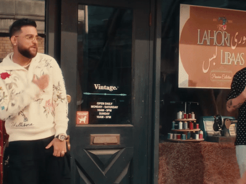 पंजाबी सिंगर करण औजला को बेंगलुरु शो से पहले नोटिस:छह गाने स्टेज पर नहीं गा पाएंगे, चंडीगढ़ के प्रोफेसर की शिकायत पर कार्रवाई