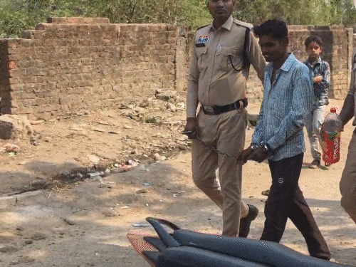 डेढ़ साल के मासूम के सिर पर ईंट से मारा,मौत:पत्नी ने खाना नहीं दिया तो गुस्से में की हत्या,लोगों ने रस्सी से बांधा,आरोपी हिरासत में