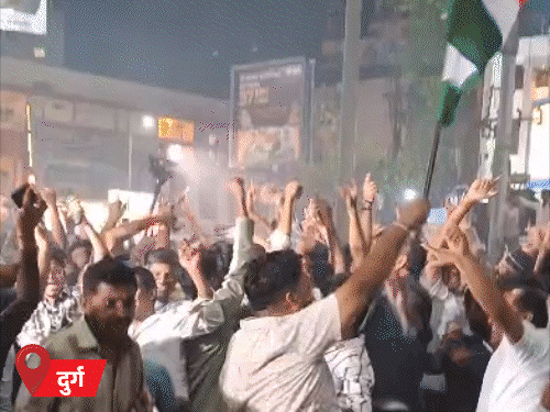 भारत T20 वर्ल्ड कप चैंपियन...छत्तीसगढ़ में जश्न, आतिशबाजी:रायपुर में फैंस ने तिरंगा लहराया, अंबिकापुर में रंग-गुलाल उड़े, ढोल-नगाड़ों की थाप पर थिरकीं महिलाएं