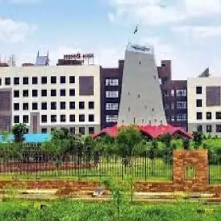 अमेरिका-इजराइल और ईरान जंग के बीच छत्तीसगढ़ सरकार अलर्ट:पश्चिम एशिया में फंसे छत्तीसगढ़ियों की मदद के लिए सरकार ने नोडल अधिकारी किया नियुक्त