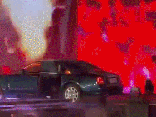 हनी सिंह की कॉन्सर्ट में धांसू एंट्री:मुंबई के MMRDA ग्राउंड में नीली रॉल्स रॉयस से पहुंचे; सोशल मीडिया पर ट्रेंड हुआ ‘बिलियनेर औरा’